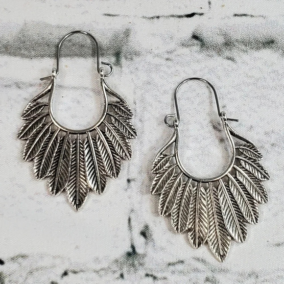 Intricate Filagree Feather Mandala Bohemian Metal Lace Earrings - Picture 4 of 4